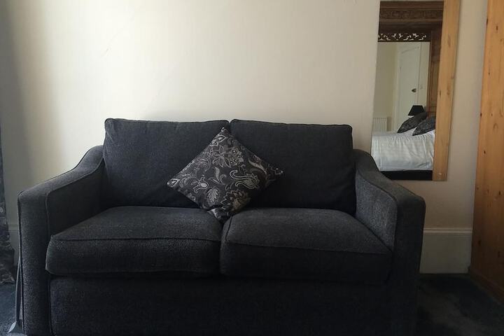 Room 4 of 37