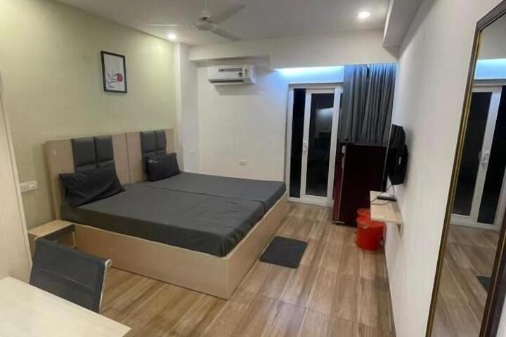 Room 11 of 13