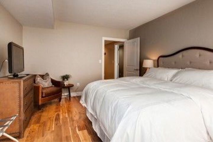 Room 11 of 25