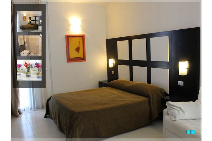 Room 4 of 18