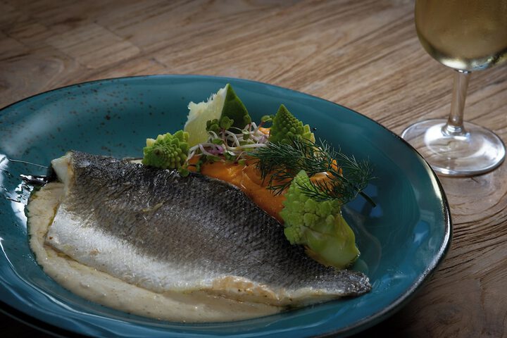 Dining 37 of 76