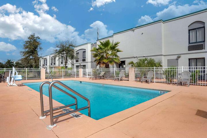 Pool 84 of 100