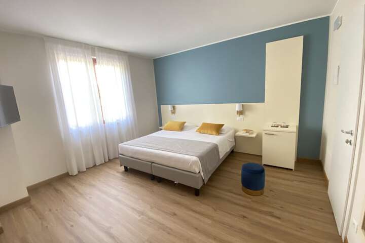 Room 18 of 105