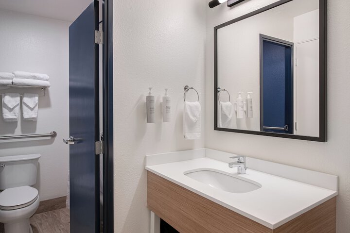 Room 17 of 40