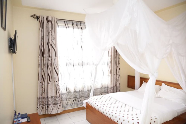 Roza Guests House