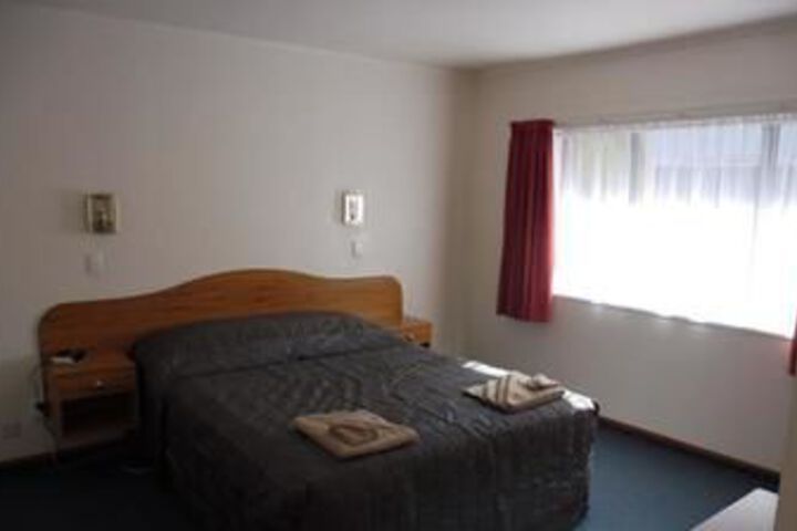 Room 4 of 9