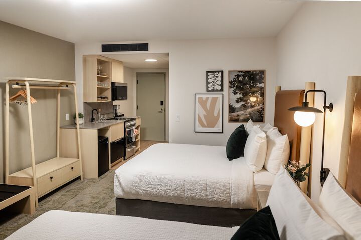 Room 3 of 32