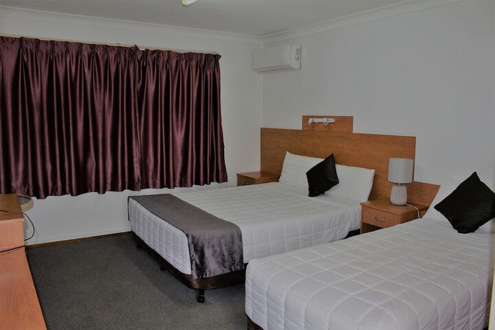 Room 32 of 74