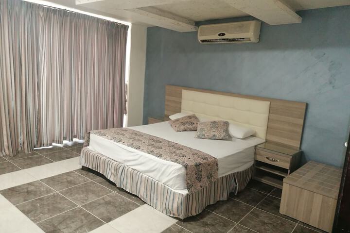 Room 6 of 18