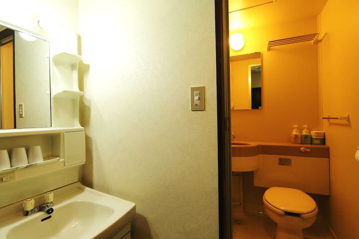 Room 13 of 50