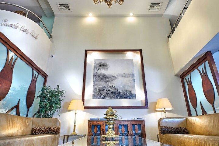 Entrance & Lobby