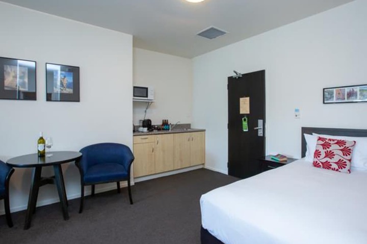Room 7 of 44