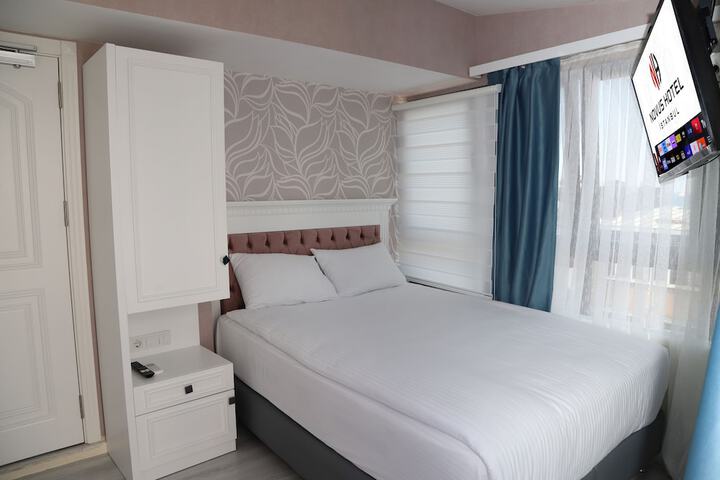Room 11 of 28