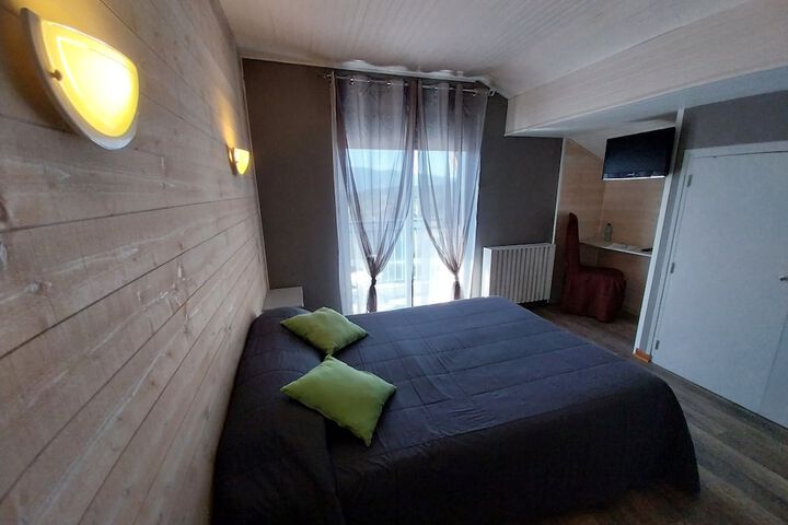 Room 3 of 47