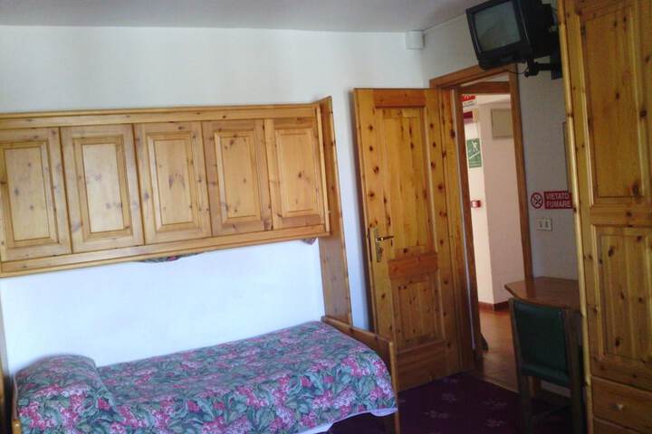 Room 18 of 48