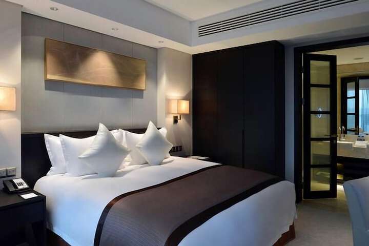 Room 6 of 23