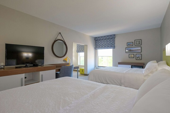 2 Queen Beds (4 of 24)