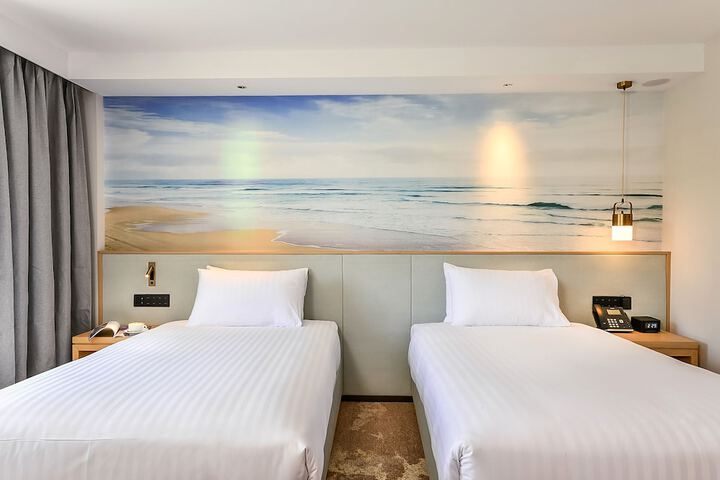 Room 4 of 10
