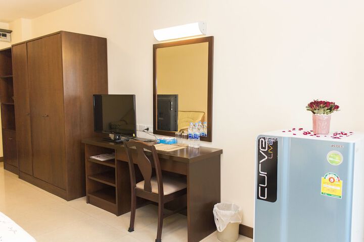 Room 11 of 38