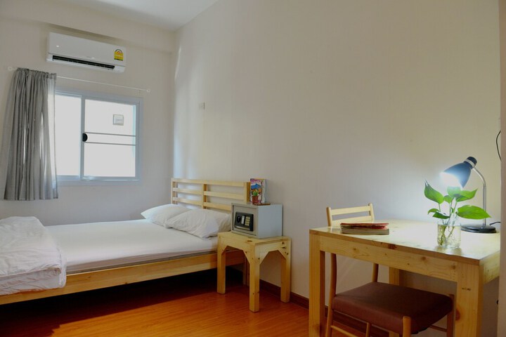 Room 8 of 29