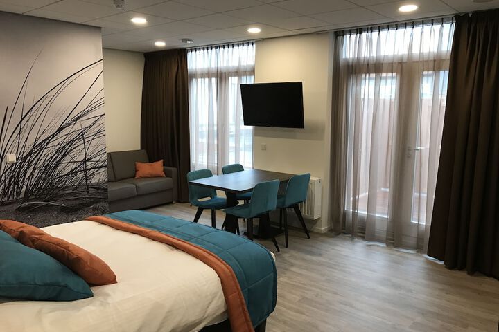 Room 4 of 17