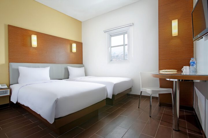 Room 7 of 28