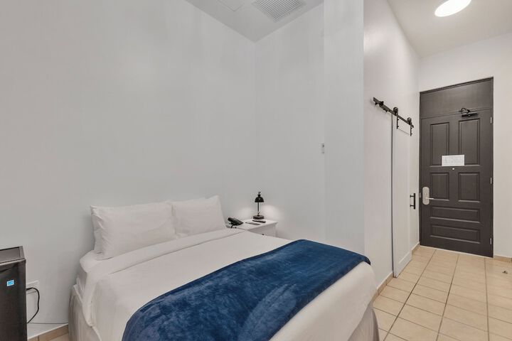 Room 35 of 62