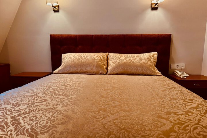 Room 44 of 94