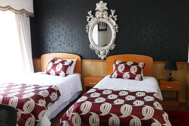 Room 3 of 8