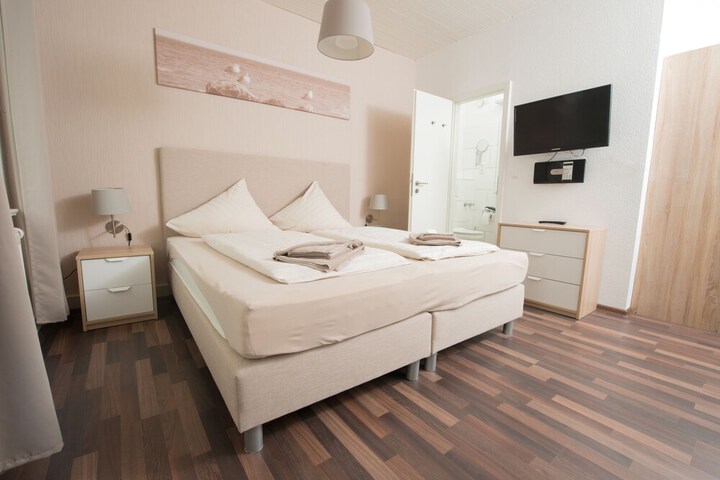 Room 10 of 76