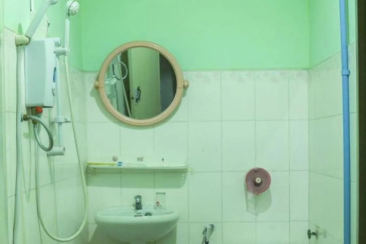 Room 8 of 12