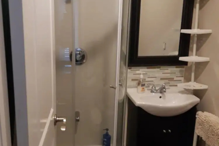 Room 9 of 12