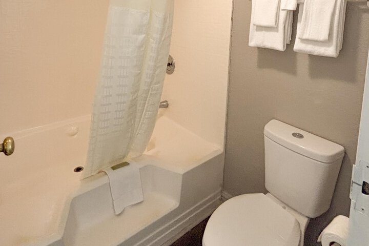 Room 10 of 21