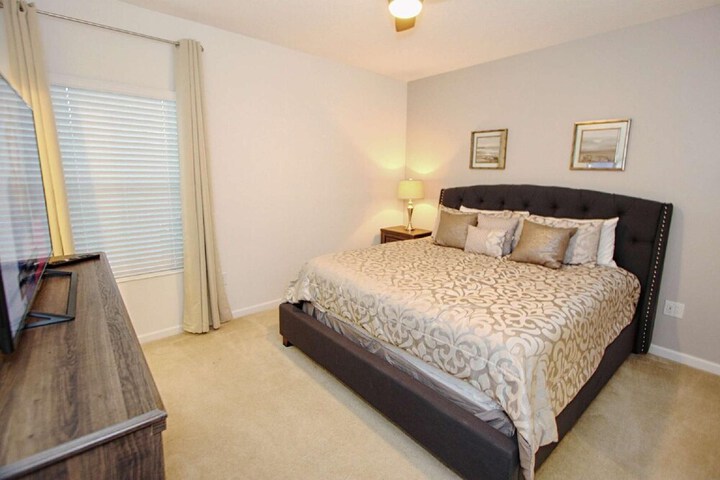 Room 4 of 50