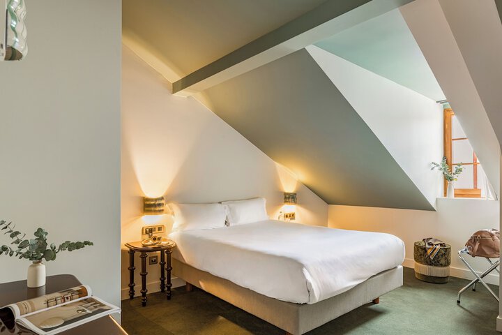Room 25 of 47
