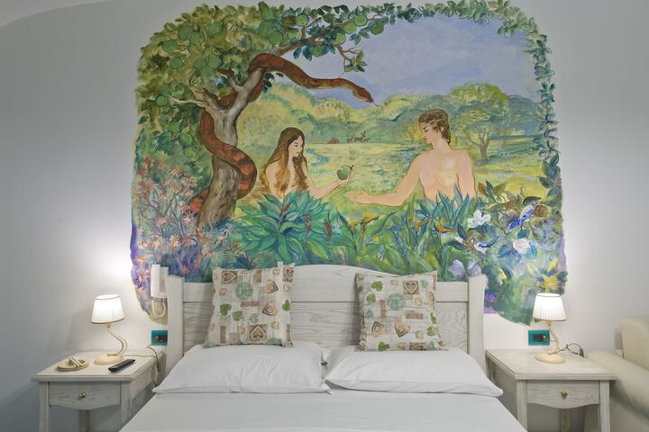 Room 12 of 36