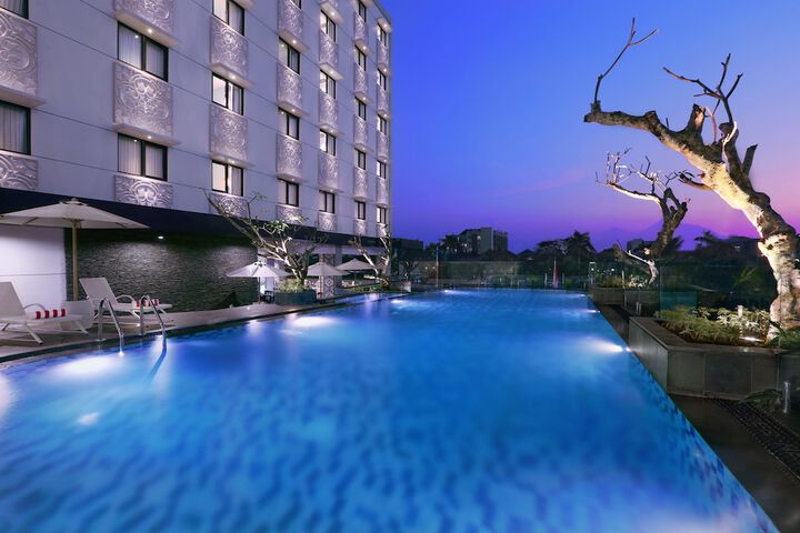 Hotel Pool