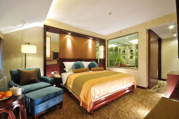 Room 10 of 34