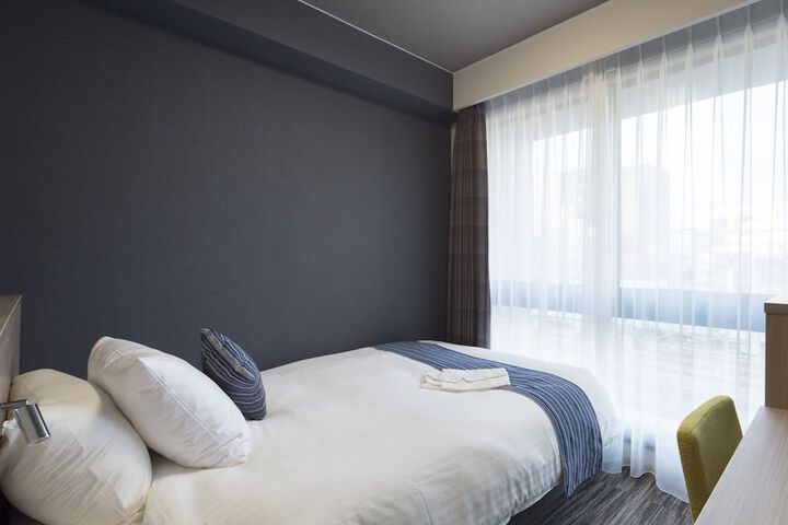 Room 3 of 50