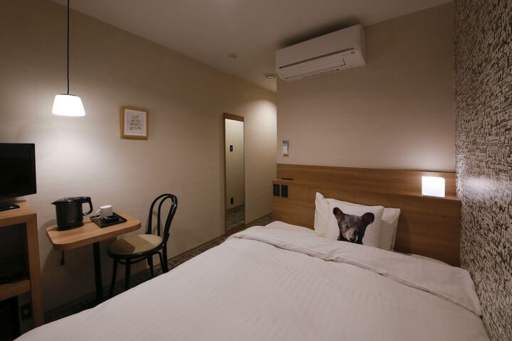 Room 17 of 33