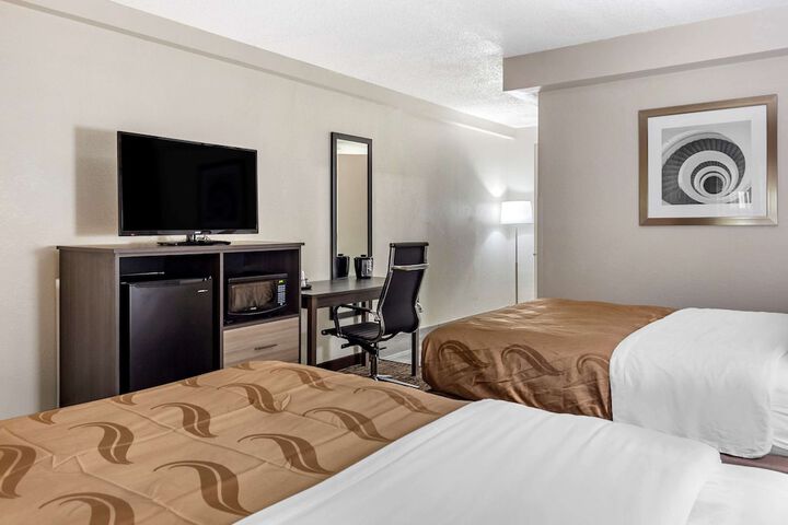 2 Double Beds (6 of 12)