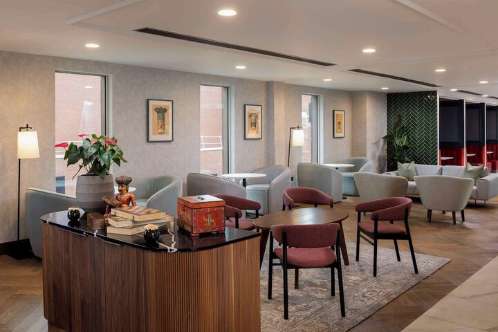 Lounge 62 of 75