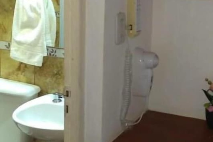 Room 5 of 10