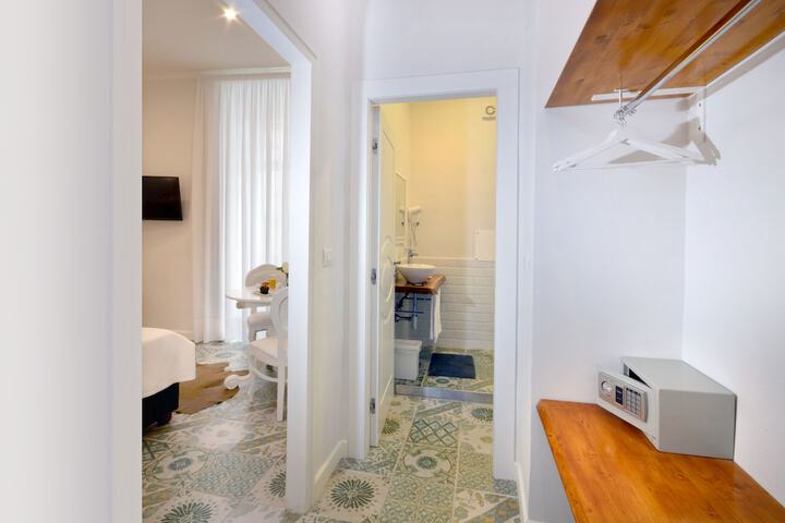 Room 14 of 79