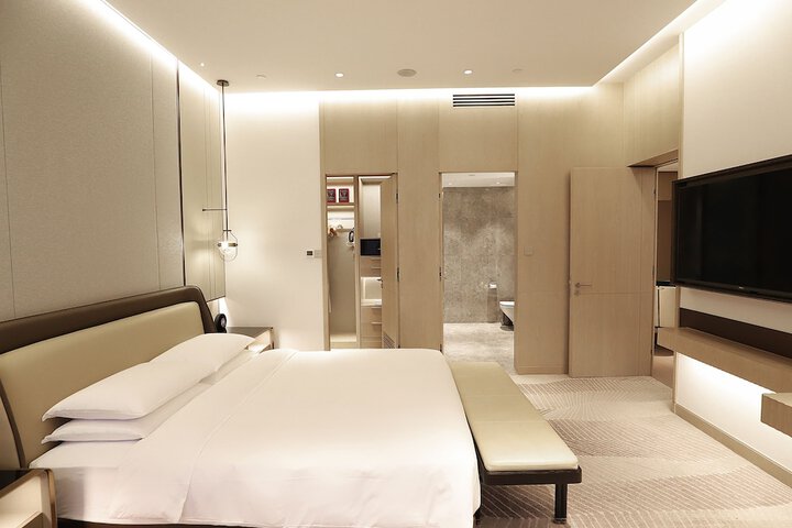 Room 17 of 66
