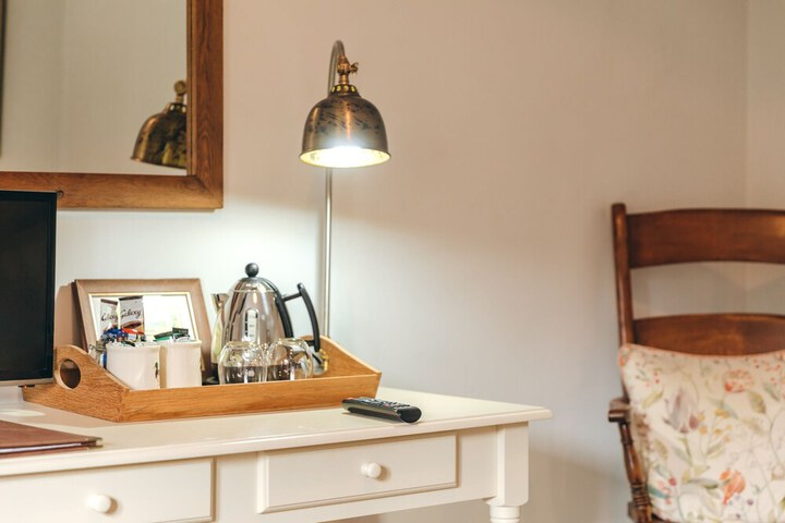 Room 4 of 27
