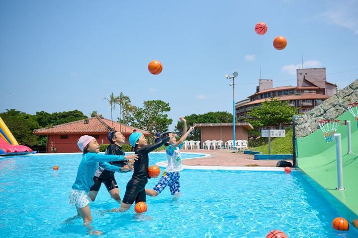 Hotel with Pool