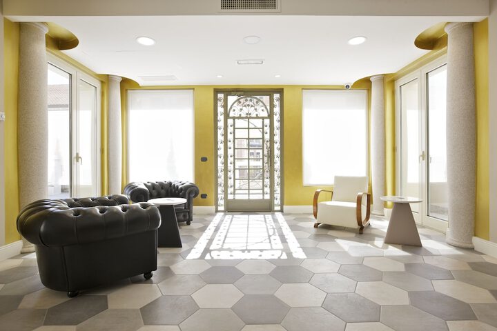 Hotel 2 of 80