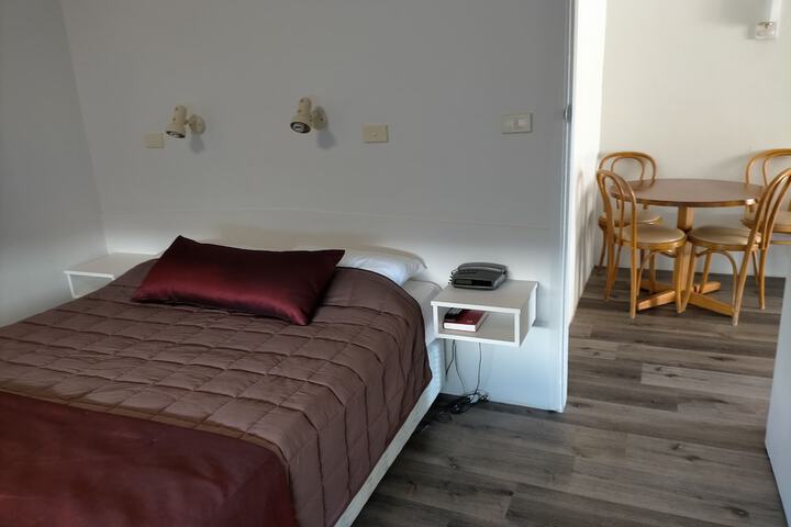 Room 10 of 34