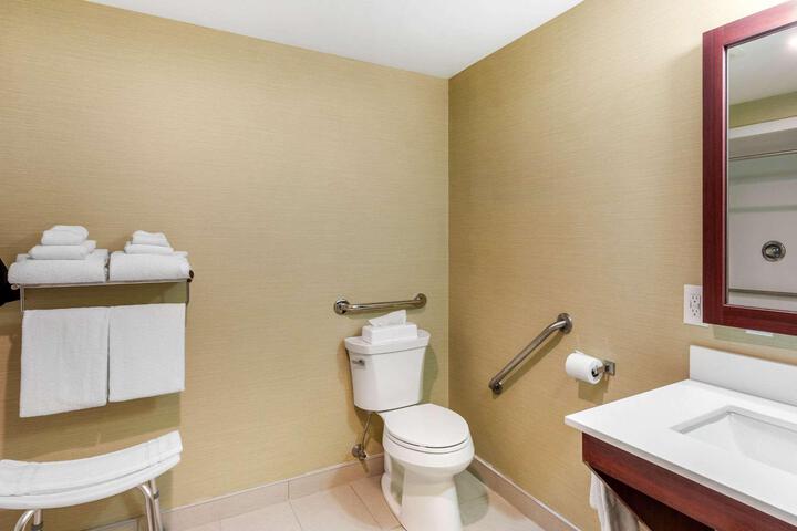 Room 33 of 67